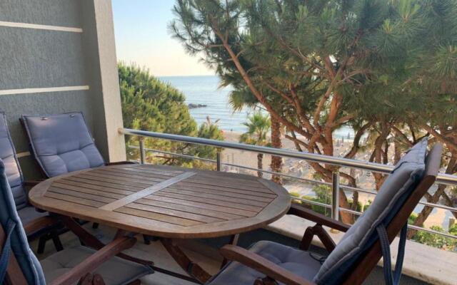 Mia's Sea View Apartment