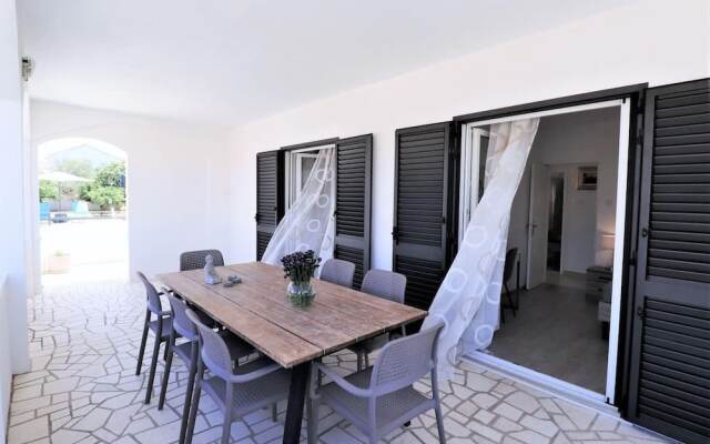Luxury Beachfront Villa With Pool for two Families