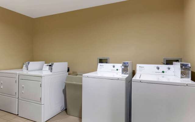 Comfort Inn & Suites Page at Lake Powell