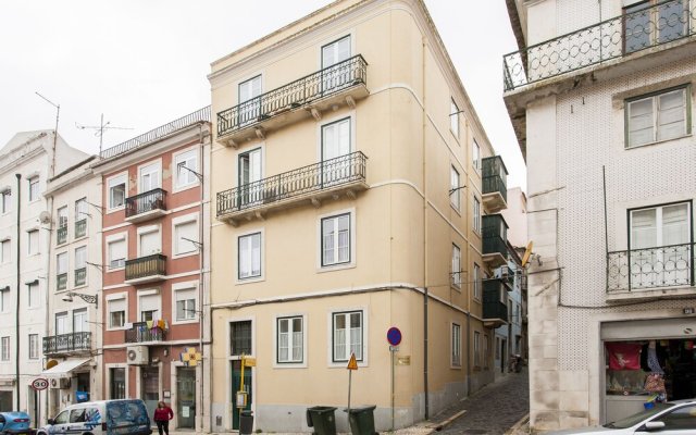 ALTIDO Homely 2BR flat in Alfama, 3 mins from Lisbon Army Museum