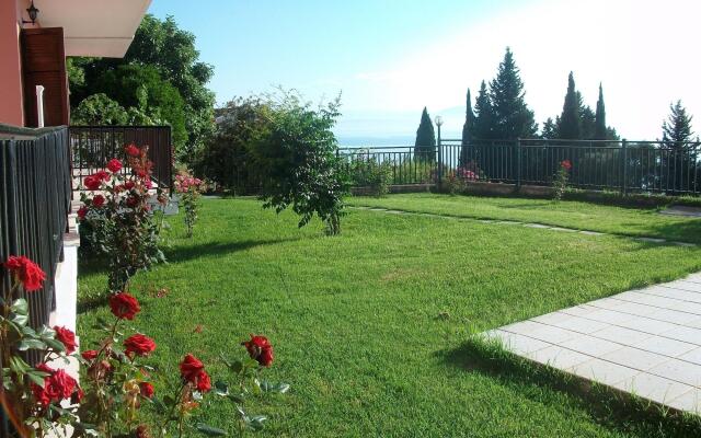 Aronis Apartments