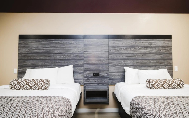 Sapphire Inn & Suites