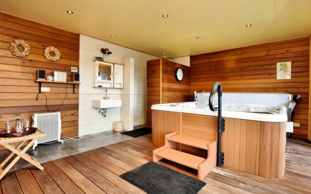 Cozy Holiday Home in Dion with Sauna and Jacuzzi