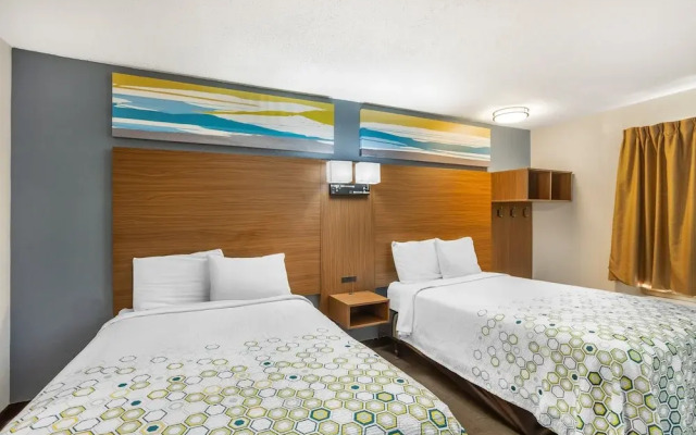 HomeTowne Studios by Red Roof Lancaster