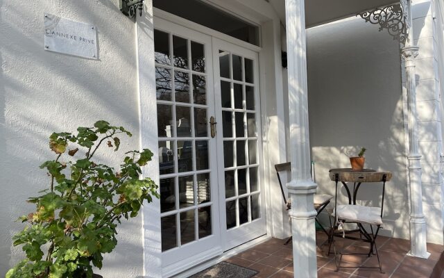 The Corner House L'A-nnexe