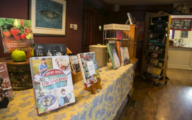 Lane's Privateer Inn