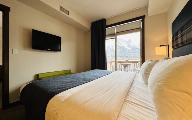 Mountain Retreat - Heated Pool & Hot-tub