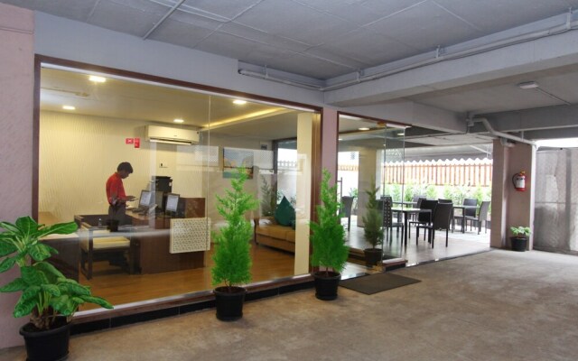 OYO 8045 Crest Hotel