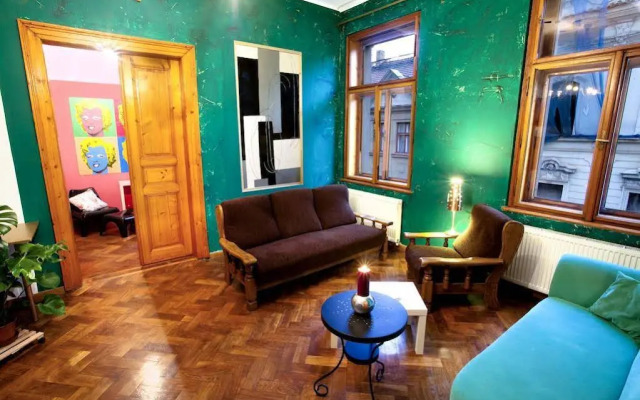 Art Hole Hostel