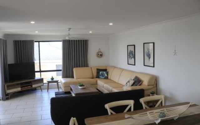 Hi Surf Unit 3, 92 Head St, Forster – Guest Rooms – Forster