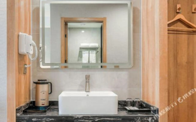 Wuhan E-House Boutique Hotel