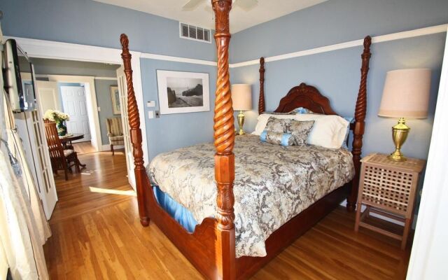Shorelight Inn