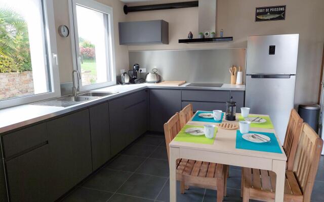 Breton holiday home in a quiet location near the beach