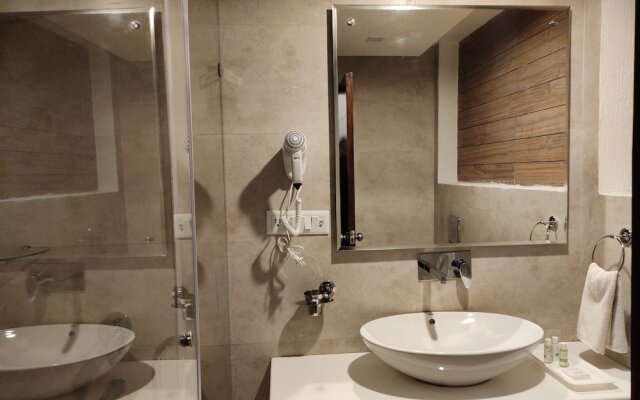 Ahr Hotel Radha Residency