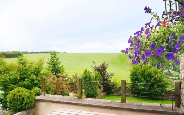 Charming Barn Conversion With Wood Burner Near Looe