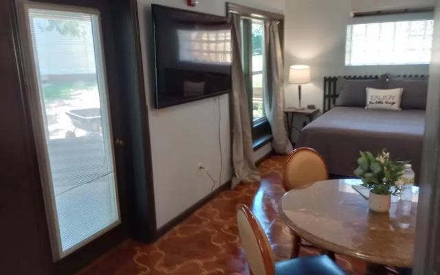 Elk River Hotel & Cafe