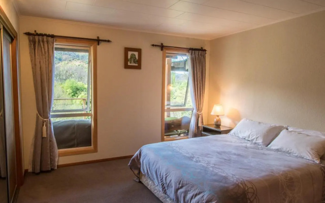 Tasman Hideaway - Marahau Holiday Home