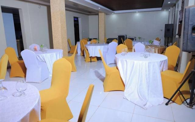 Buddiez Platinum Hotel