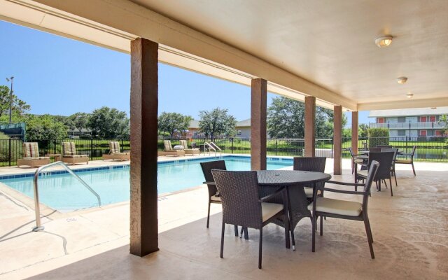 The Palmer Inn & Tennis Club