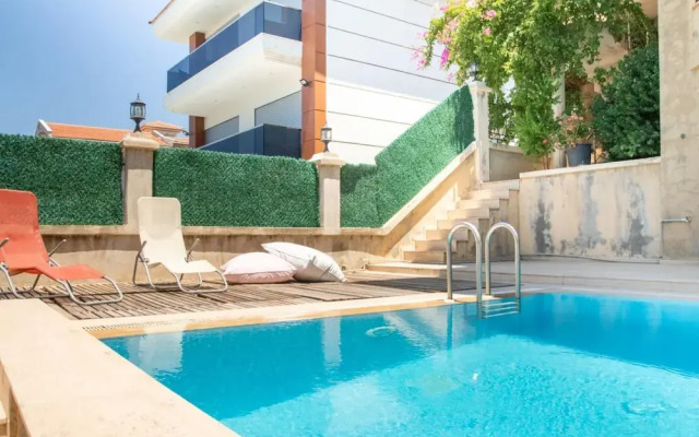 Enchanting Villa With Backyard in Cesme Near Beach