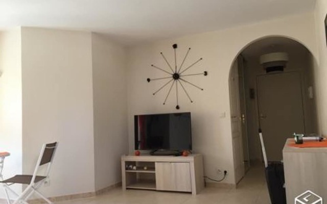 Apartment With one Bedroom in Saint-raphaël, With Enclosed Garden - 10