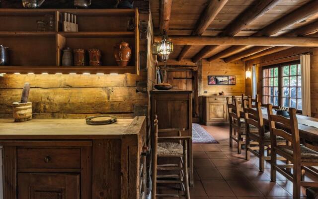 4BR Traditional Chalet BBQ + Fireplace + View