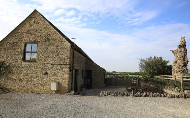 The Old Oak Tree Barn