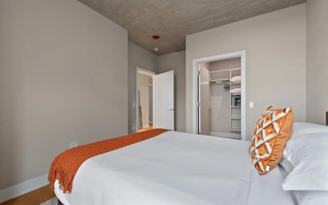 West Loop High-end 2BR Walkable City Views