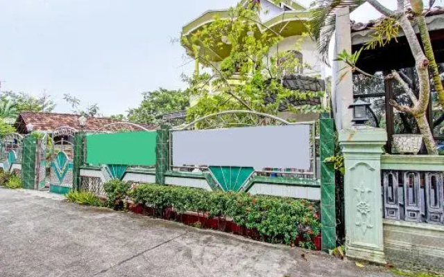 SPOT ON 92188 Ndalem Eyang Guesthouse Syariah