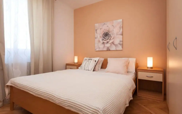 Villa Rosy Comfortable Holiday Residence