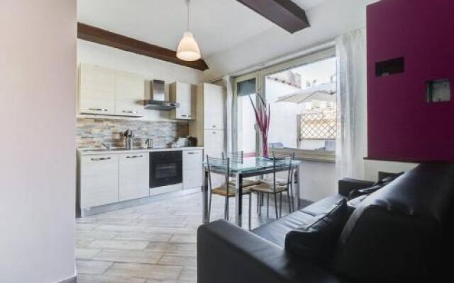 Rome Apartment - Queen