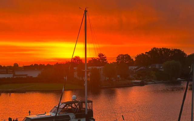 Näher am Wasser kann man nicht wohnen!