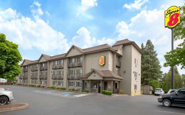 Gateway Inn & Suites