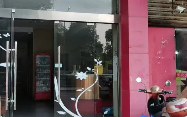 Xingzhou E-sports Homestay (Cixi West Bus Station)