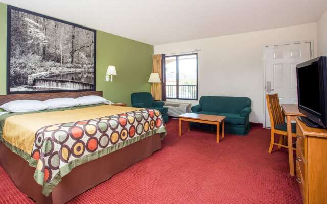 Super 8 by Wyndham Lavonia