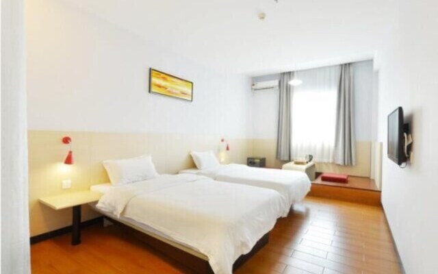 Wenxing Hotel (Zhuhai Xiangzhou Station Riyuebei Opera Theater)