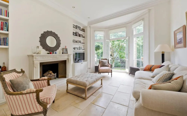 Cute 2-bed Chelsea Apartment