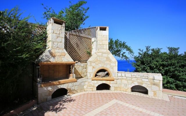 Villa Diktynna Embrace the Endless Blue