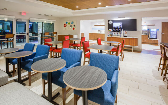 Holiday Inn Express & Suites Des Moines Downtown by IHG