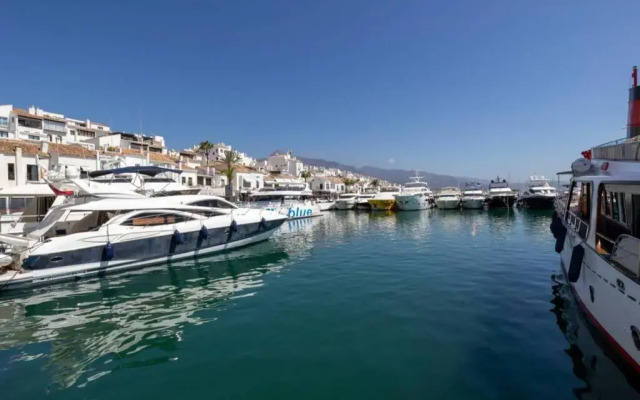 Puerto Banus second line, luxury apartement