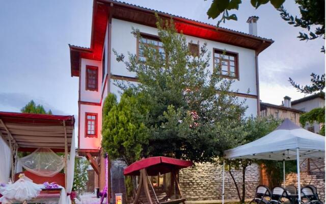 Akçe Konakları