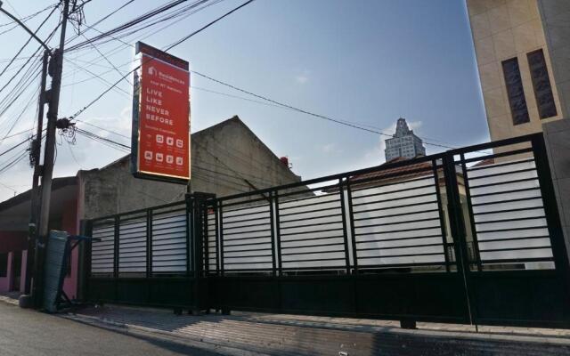 Residences by RedDoorz near MT Haryono - Minimum Stay 7 Days – Exterior – Jakarta