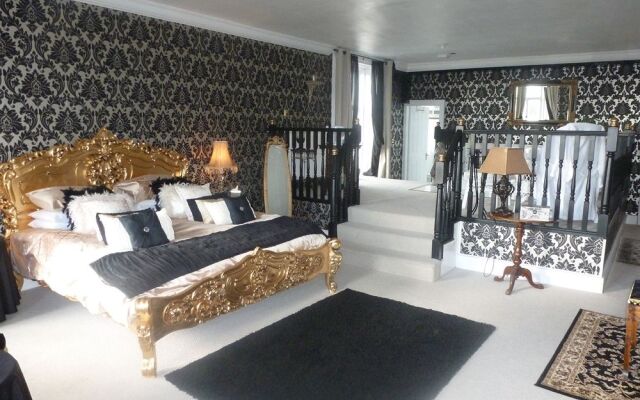 Shieldhill Castle Hotel