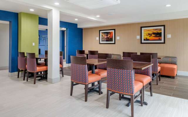 Comfort Inn & Suites Tigard near Washington Square