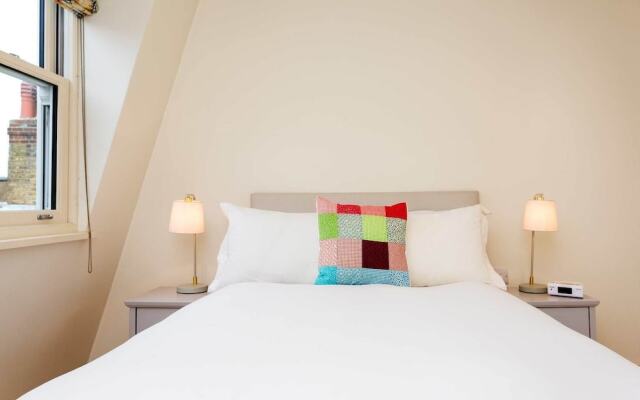 Peaceful by Fulham Palace