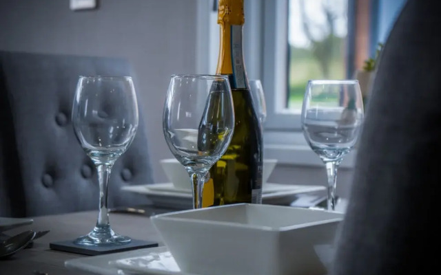 Lakewood Lodge - 2 Bed Lodge - Manorbier