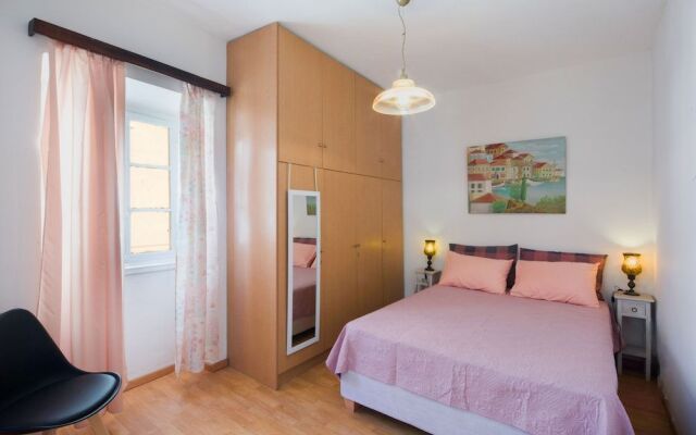 Andrew's Old Town Apartment  by CorfuEscapes