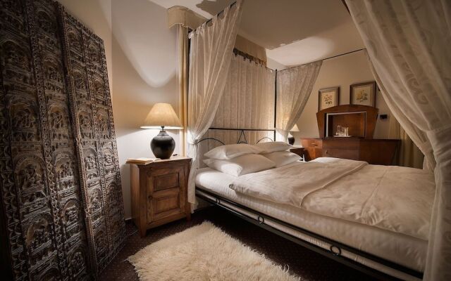 Chateau Loucen Garden Retreat