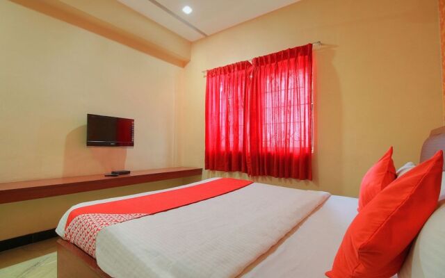 OYO 11585 Hotel Shreenithi