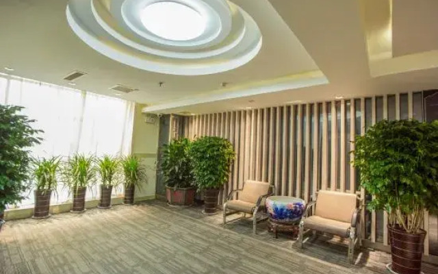 Linyi Mengnuo Hotel (University City bus station store)